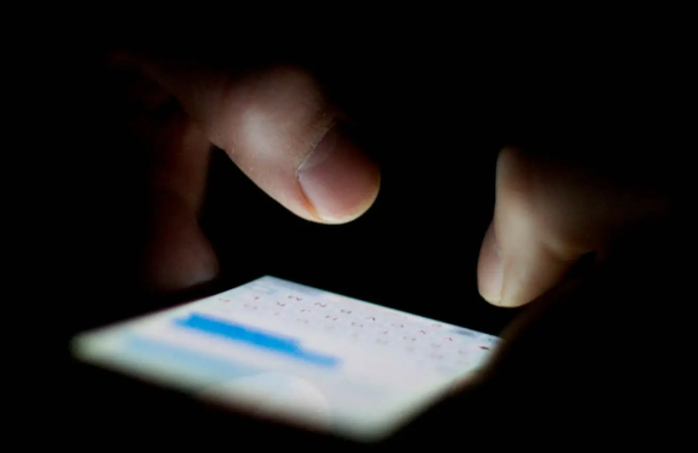 2016年16岁女孩把母亲关房间，没有食物8天后死亡，法院：坐牢7年