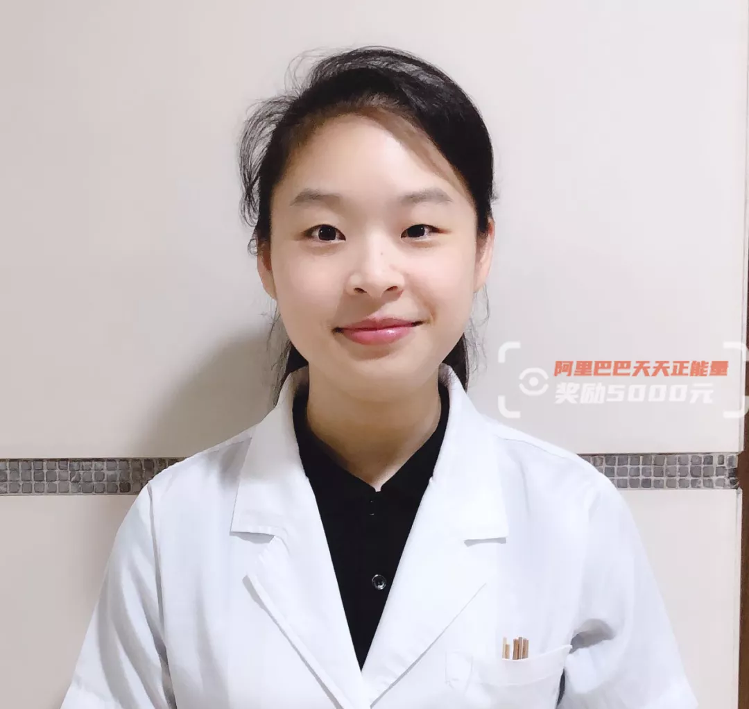 火车上外籍乘客突感不适，中医小姐姐用上神器，网友：小说情节