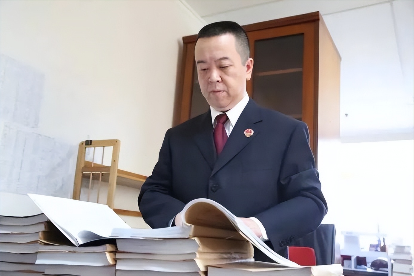 上海“男神”检察官：屡办大案要案，3次荣立二等功，获国际关注！