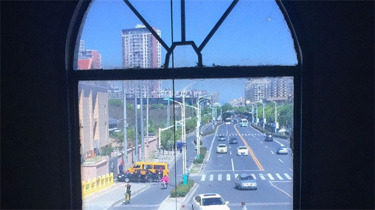 上海马路上的“豪宅”：要6套房加一块宅基地才肯拆，14年后搬走