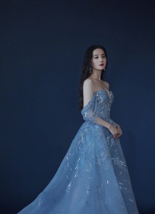 刘亦菲 公主裙的小姐姐，真的很美
