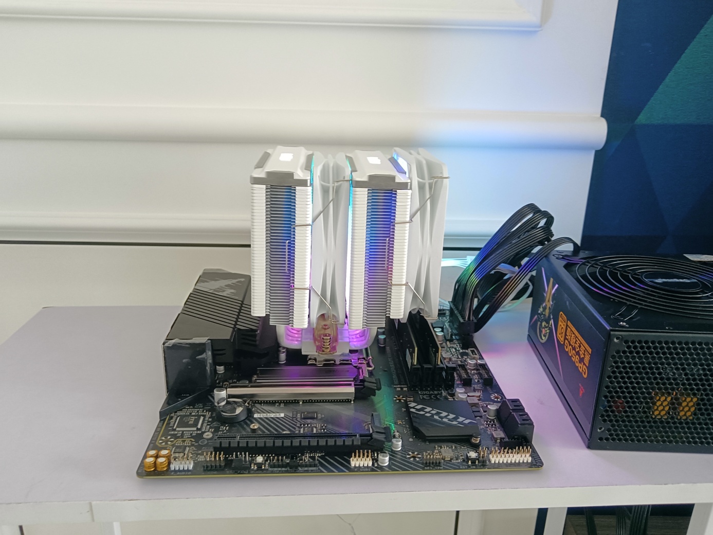 配的齐全、才能打的畅快–技嘉(GIGABYTE)小雕AX B660M DDR4主板