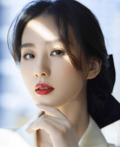 十大校花排名重新洗牌，武大校花存在争议，徐璐上榜实至名归