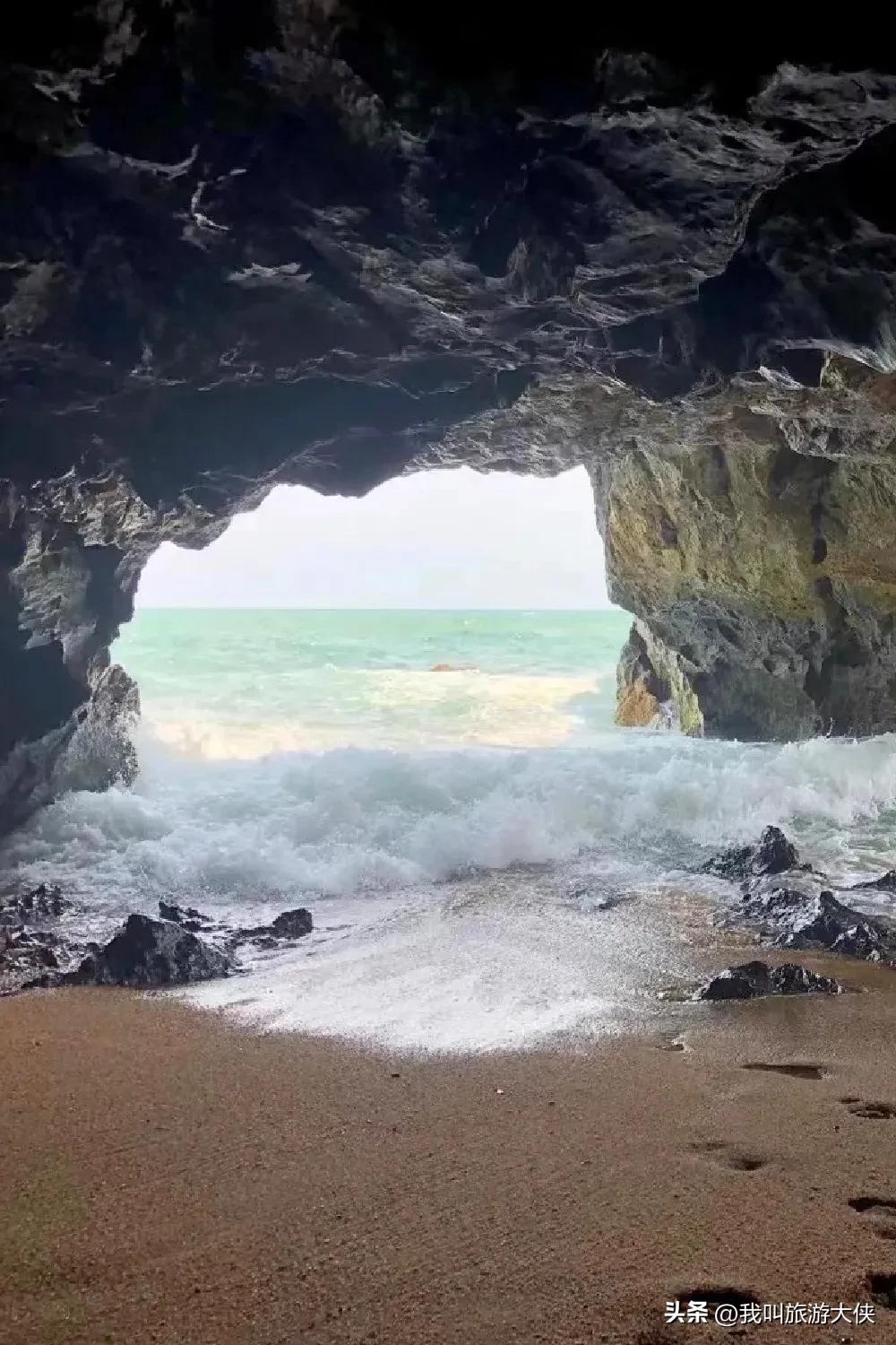 万宁山钦湾，这里有最独特的海石景观。