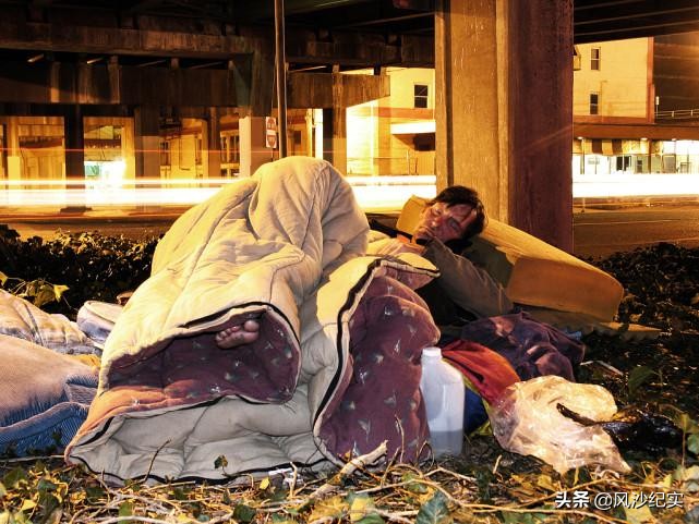 驻马店高考状元，曾在上海开公司当老板，如今扔掉手机流浪街头