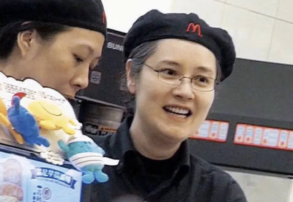 曾经风光，如今落魄的9位女星，有人向粉丝借钱，有人捡菜叶充饥