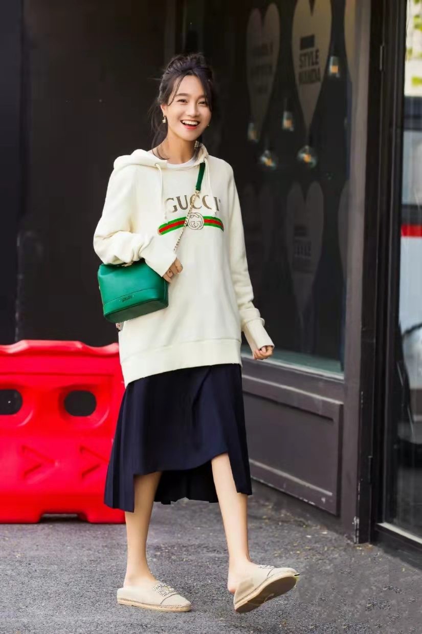 卫衣搭配什么裙子好看图片(卫衣) - 赤虎壹号