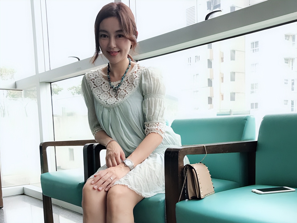 红得快、凉得也快，这五位“风光不再”的女星真是太可惜了