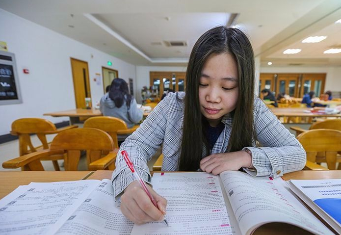 公务员考试中，文科生堪称“考公”小能手，尤其这6个专业很典型