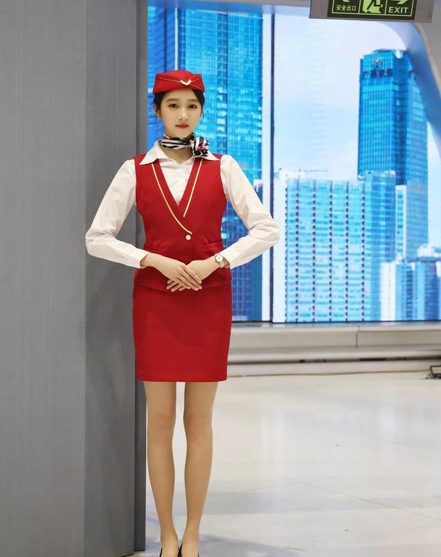 肉丝丝袜搭配红色制服,关晓彤再现最美空姐,网友:太美了