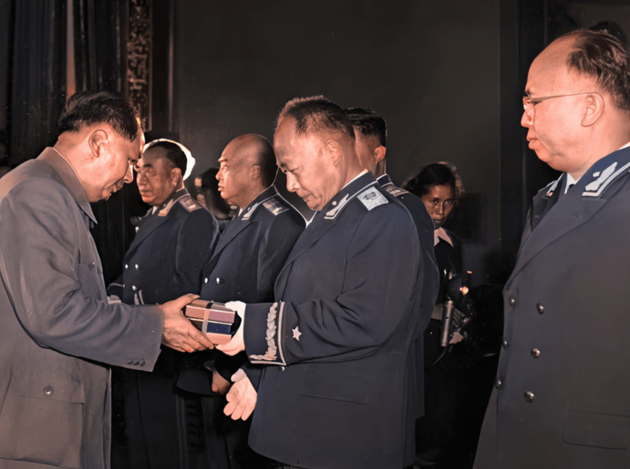 1954年军委成立时的中国共产党中央政治局常务委员会成员名单