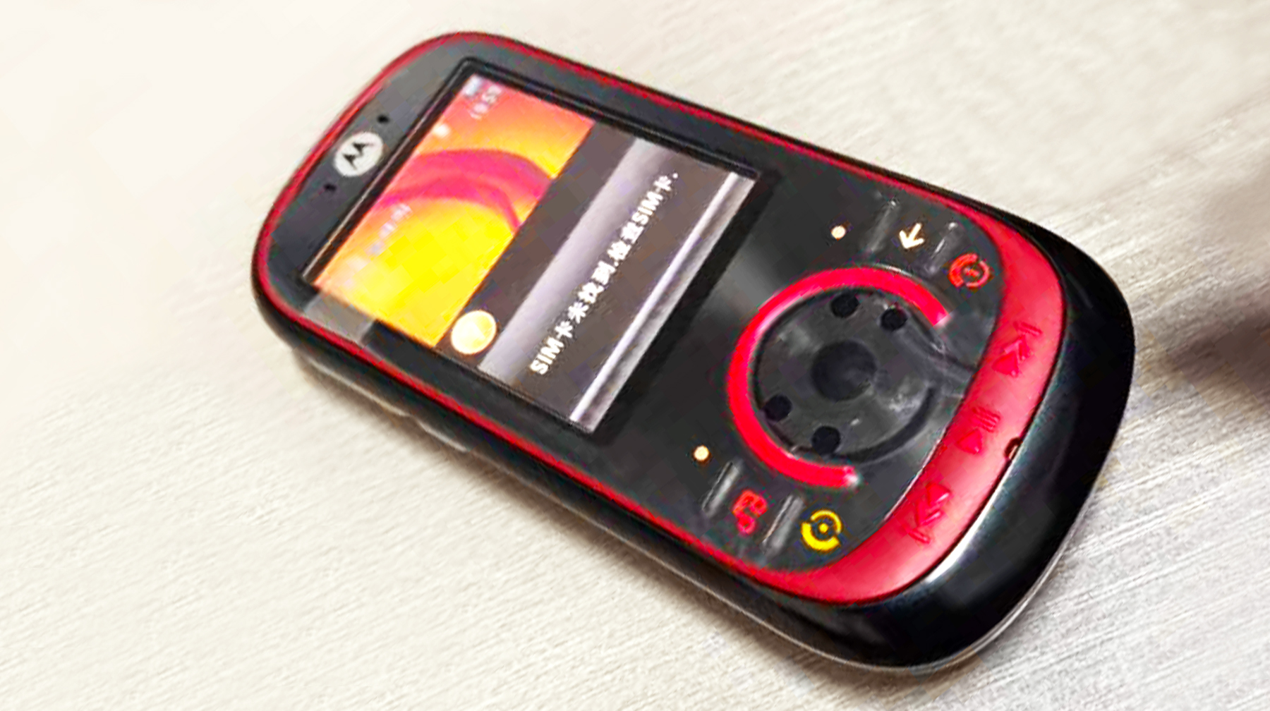 纯粹的音乐手机，旧摩托罗拉em35体验，点亮屏幕后像专业播放器