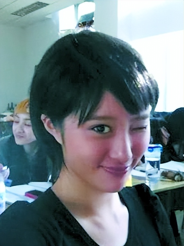 因“丑女”走红的李欣汝，得罪张艺谋后退圈，如今生活怎么样？