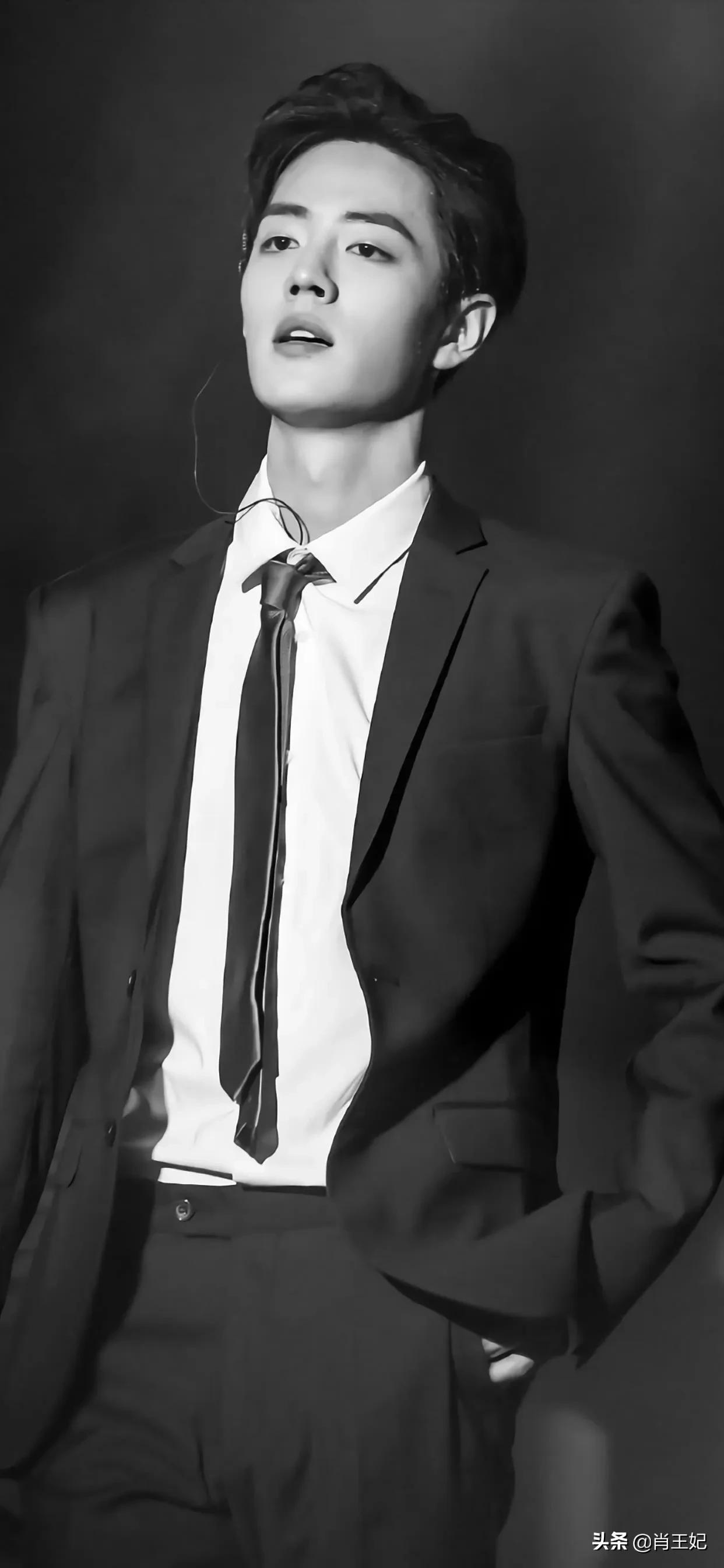 肖战他可真帅啊,帅到没边呀,这身材比例可太完美了