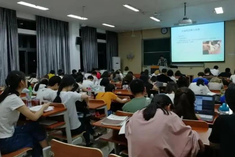 2022年教育部将针对大学实行新规定，加强学生毕业论文管理