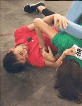 从香港小嫩模,到踢开黄晓明,Angelababy背后的大佬始终深藏不露