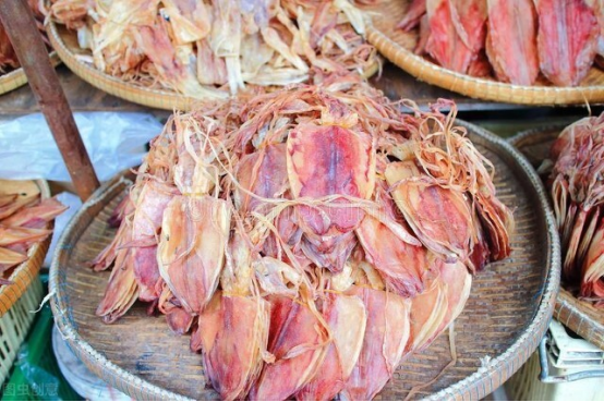 发鱿鱼是什么呢（两个方法教你制作干鱿鱼）