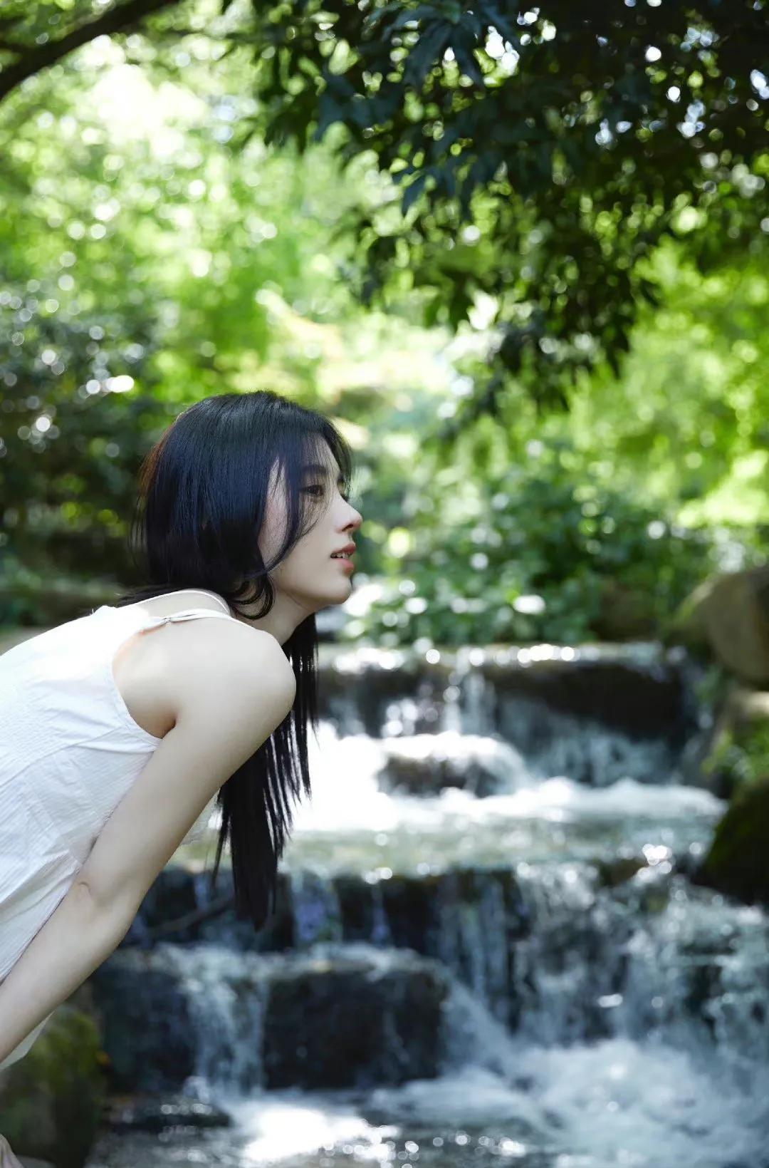 “林间少女”鞠婧祎