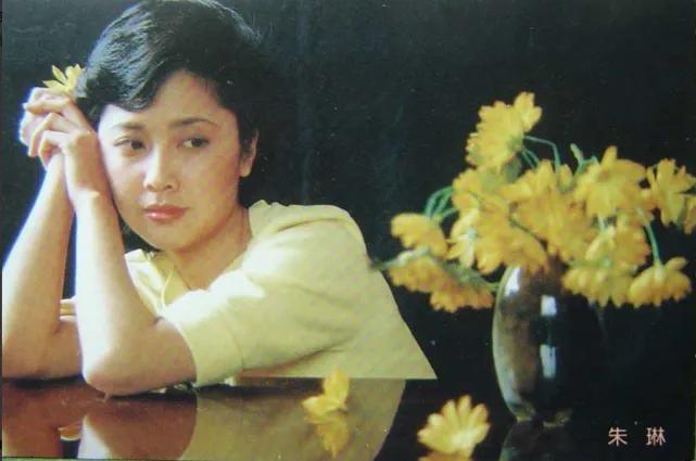 朱琳：去餐厅路上捡来一个老公，结婚42年坚持不生孩子