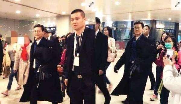 58岁周星驰满头白发，67岁洪金宝坐轮椅，而他73潇洒依旧