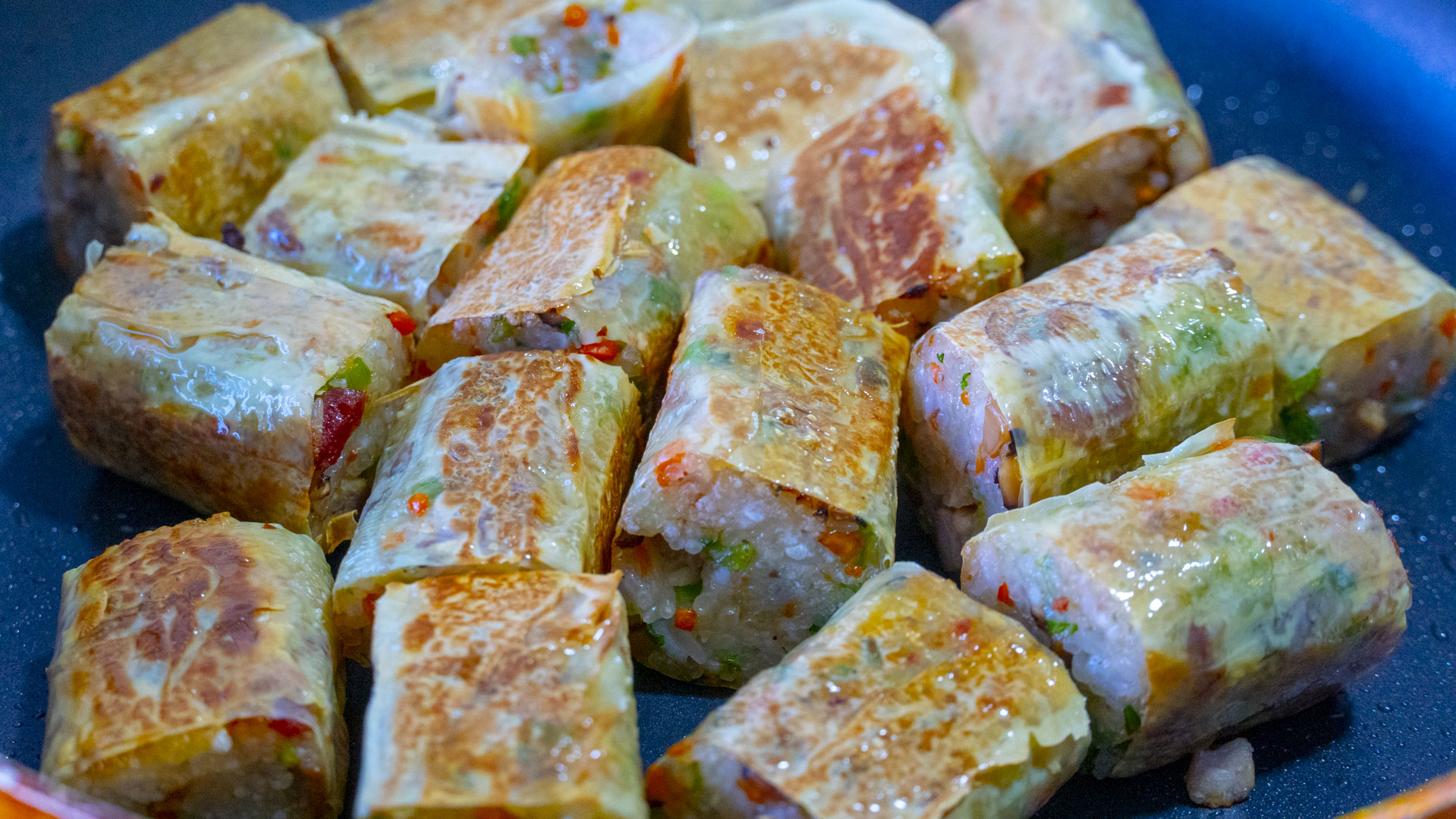 冬天早餐就要这样做，蒸一蒸，卷一卷，软糯又咸香，孩子抢着吃