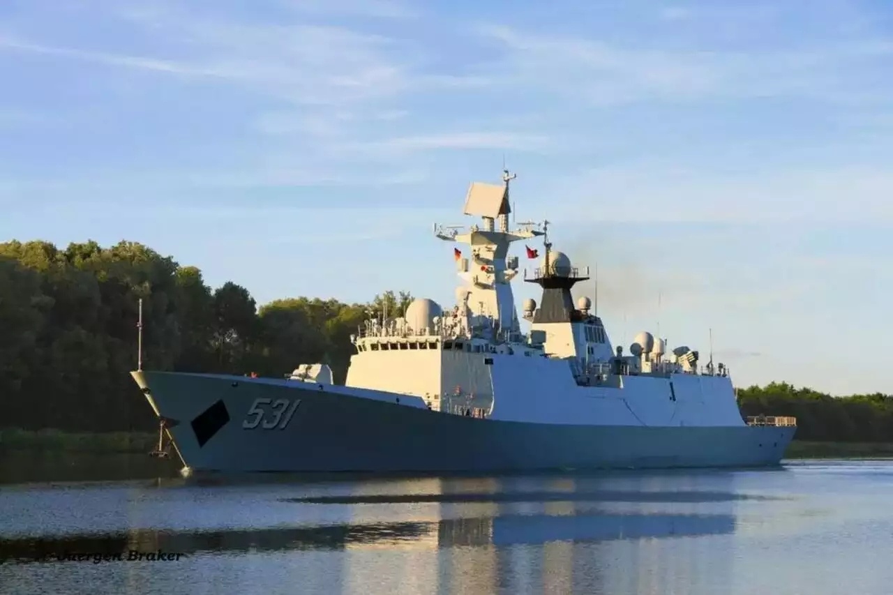 �й�ȫ�ܻ�����054B�س�������ȫ���ƽ������ˣ�һ���ĵ�ָ�տɴ�