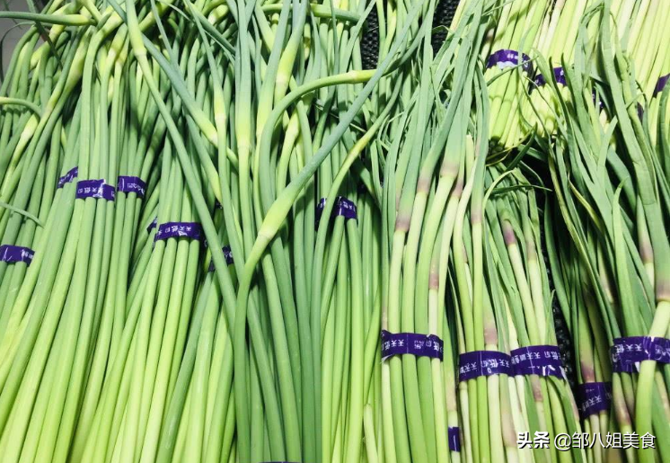 买蒜苔时，“红头和绿头”买哪种？不仅仅是颜色不同，弄明白再买