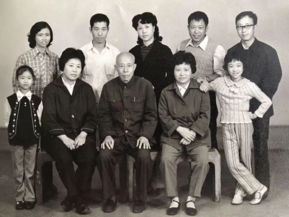 東鵬50周年·人物故事｜徐平：90年代創新研發“金花米黃”