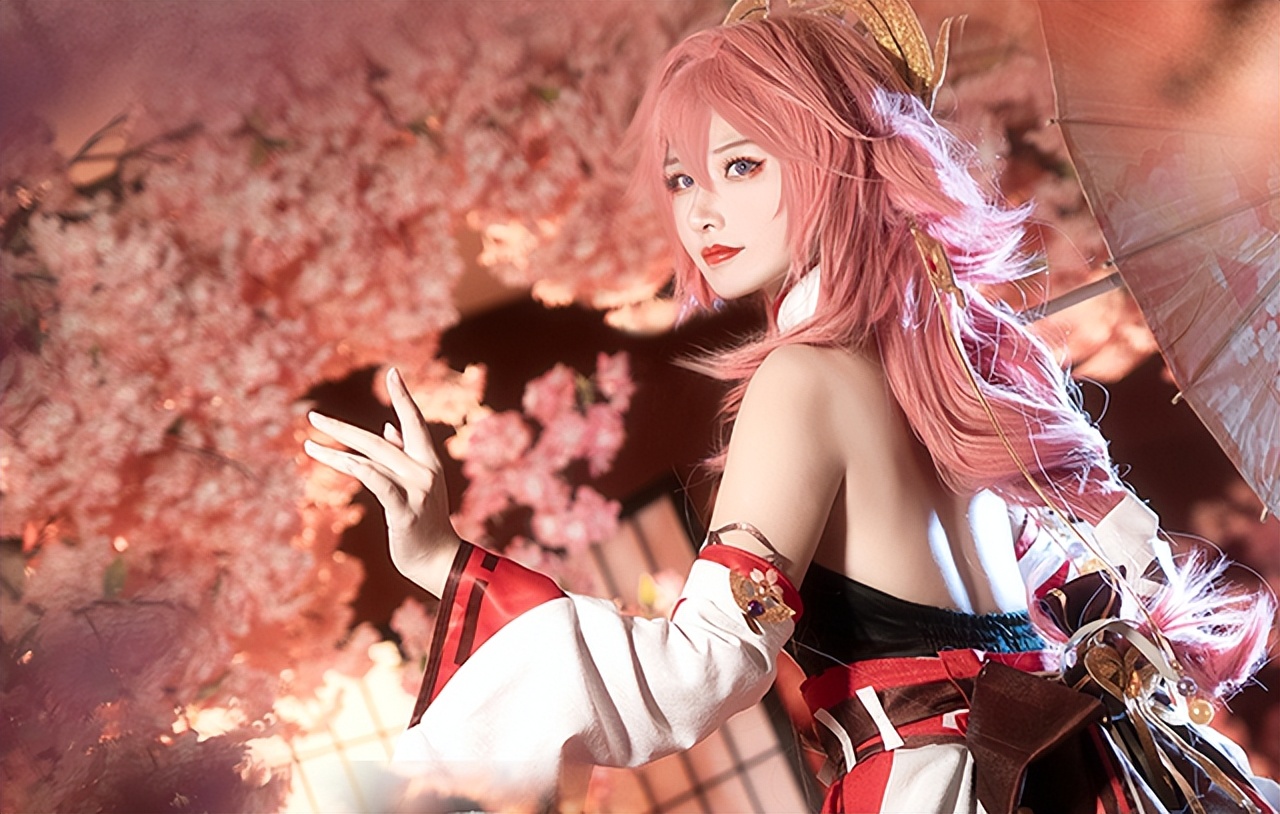 高颜值美女COS游戏《原神》八重神子，网友：爱了！-哪边嗨