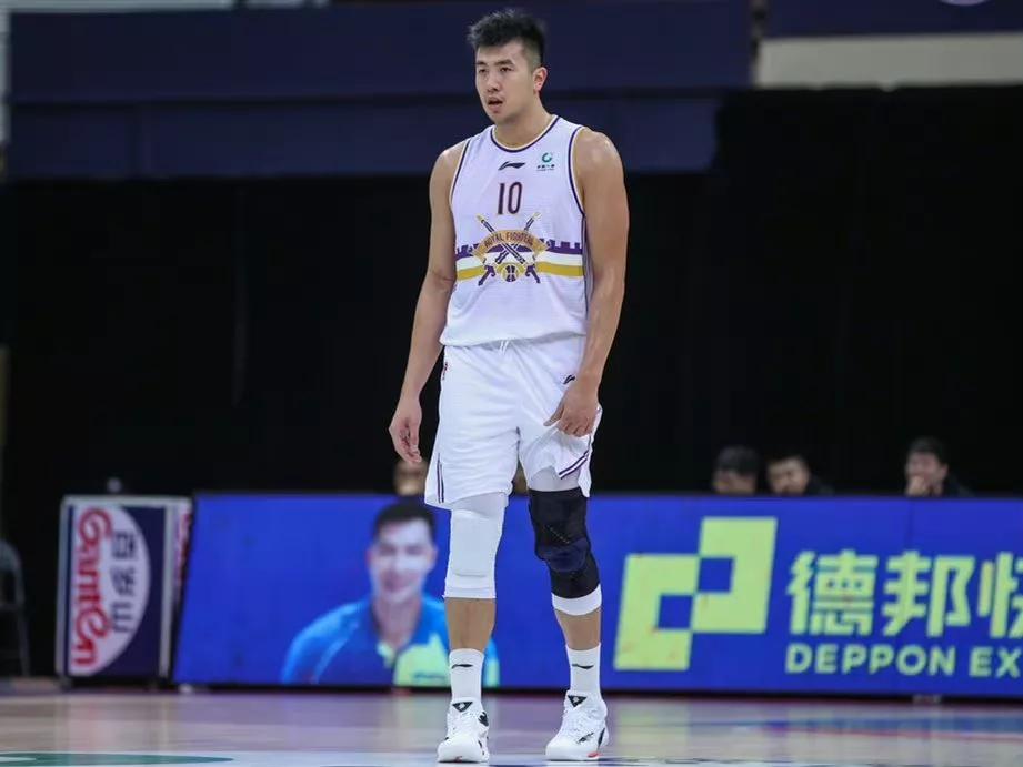 nba解说为什么这么垃圾(常务副队长！这位顶薪先生有点水，垃圾合同很常见)