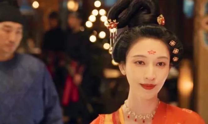 故事：陛下对臣妾真是情深义重啊，前脚进冷宫，后脚就抬臣妾妹妹