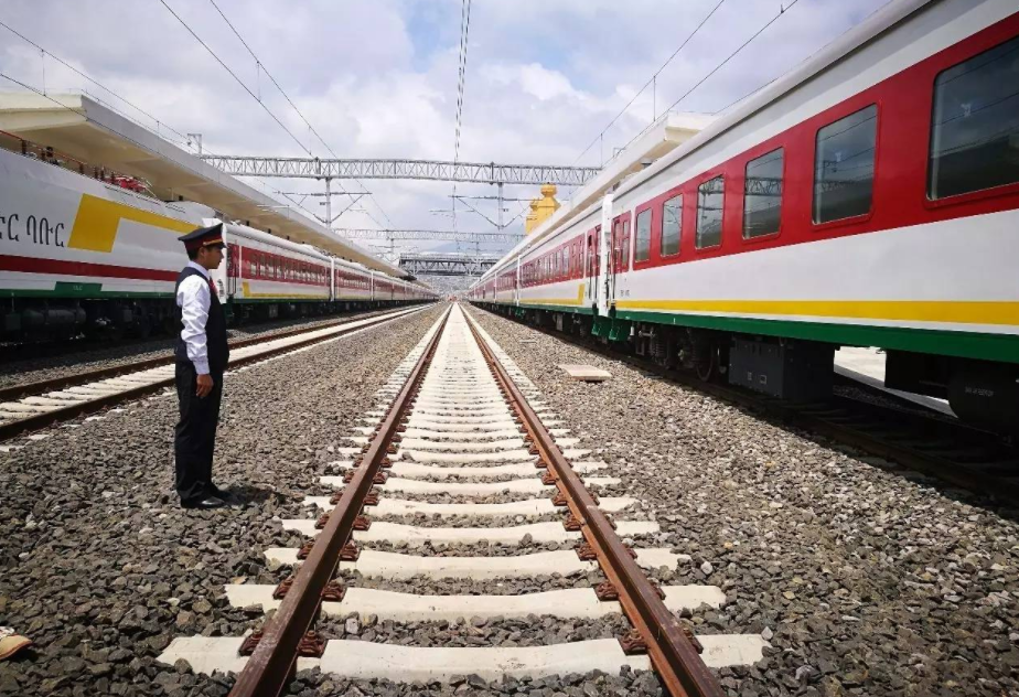 铁路局迎来“春招”，岗位多要求低，专科生不容错过