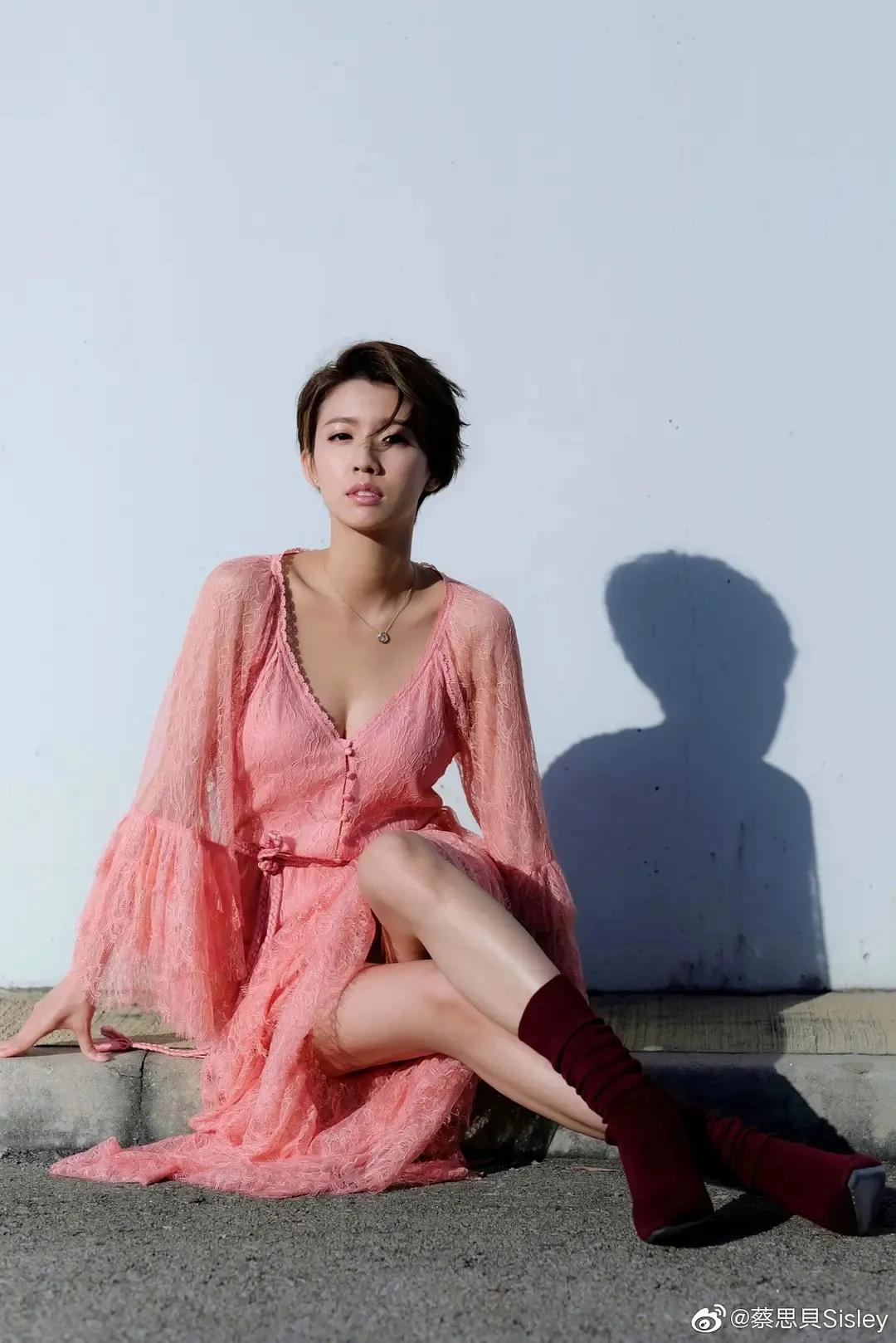 蔡思贝｜招黑体质的“绯闻女王”