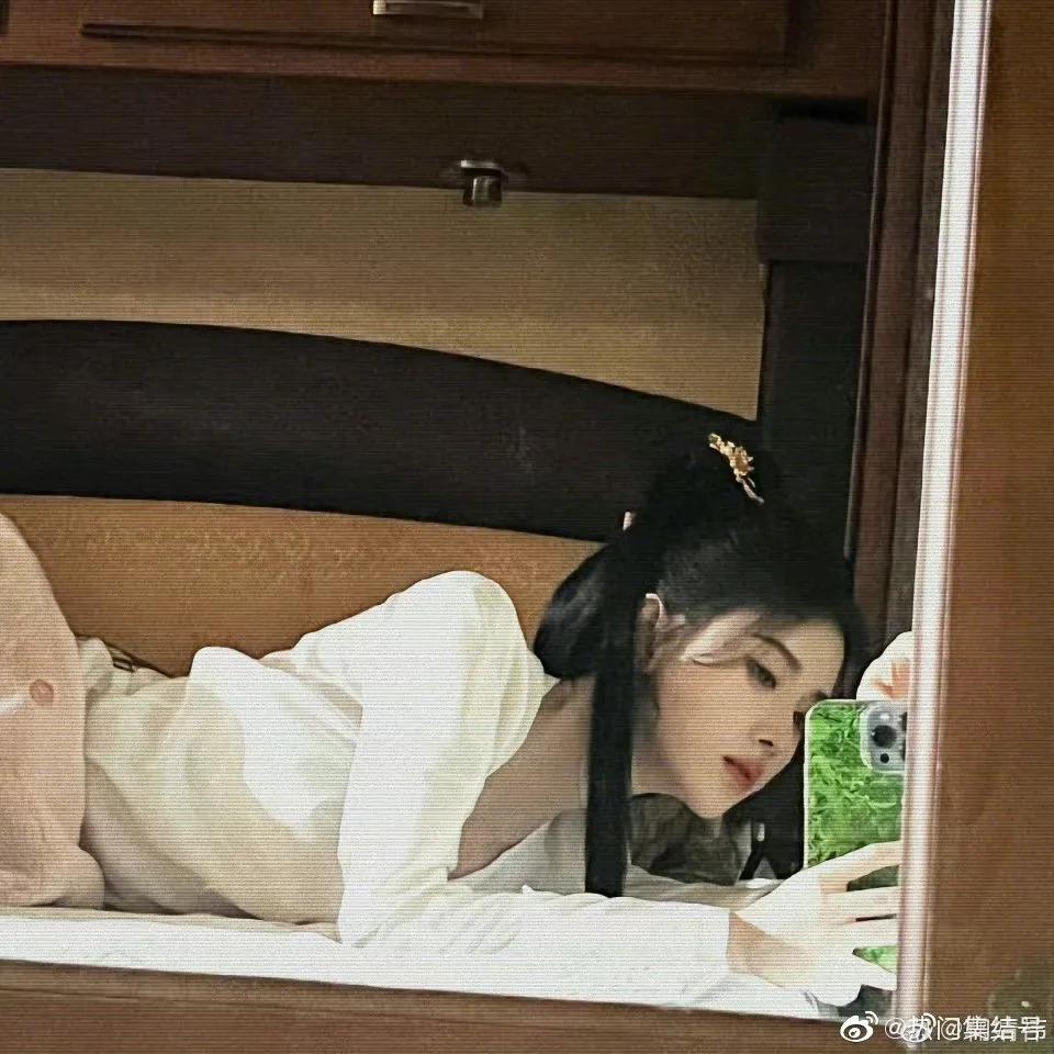 鞠婧祎小姐姐的拍照氛围感好绝啊
