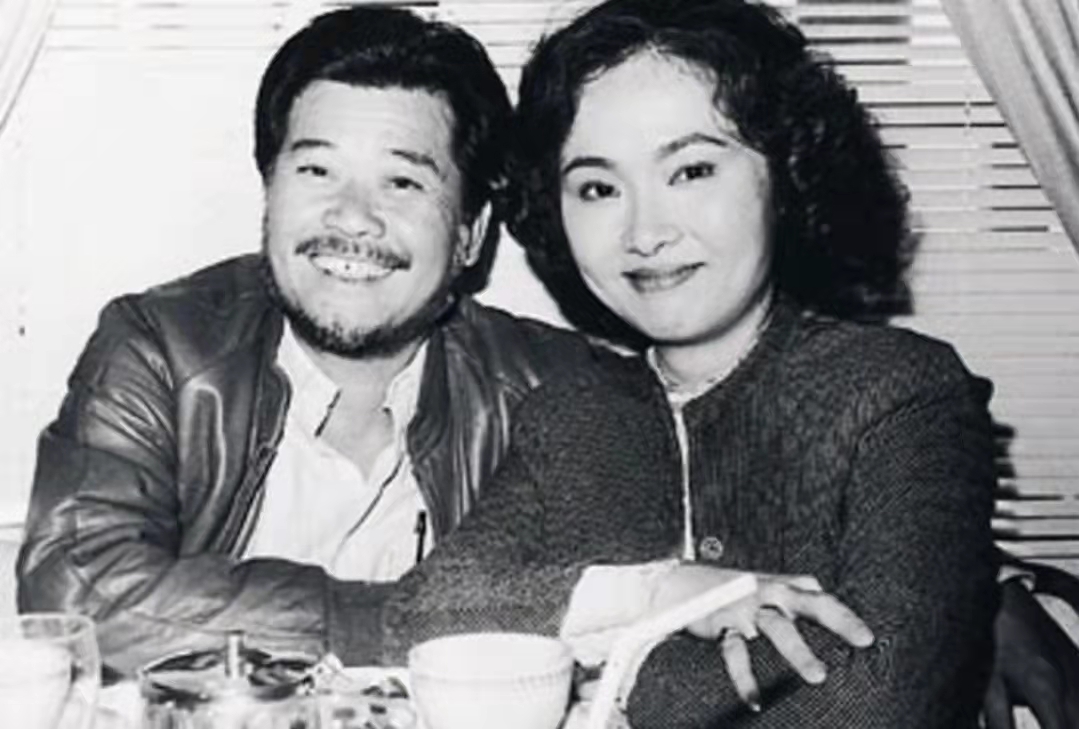 曾在7年间拍超40套戏，前TVB知名老戏骨为爱息影，两人爱足半世纪