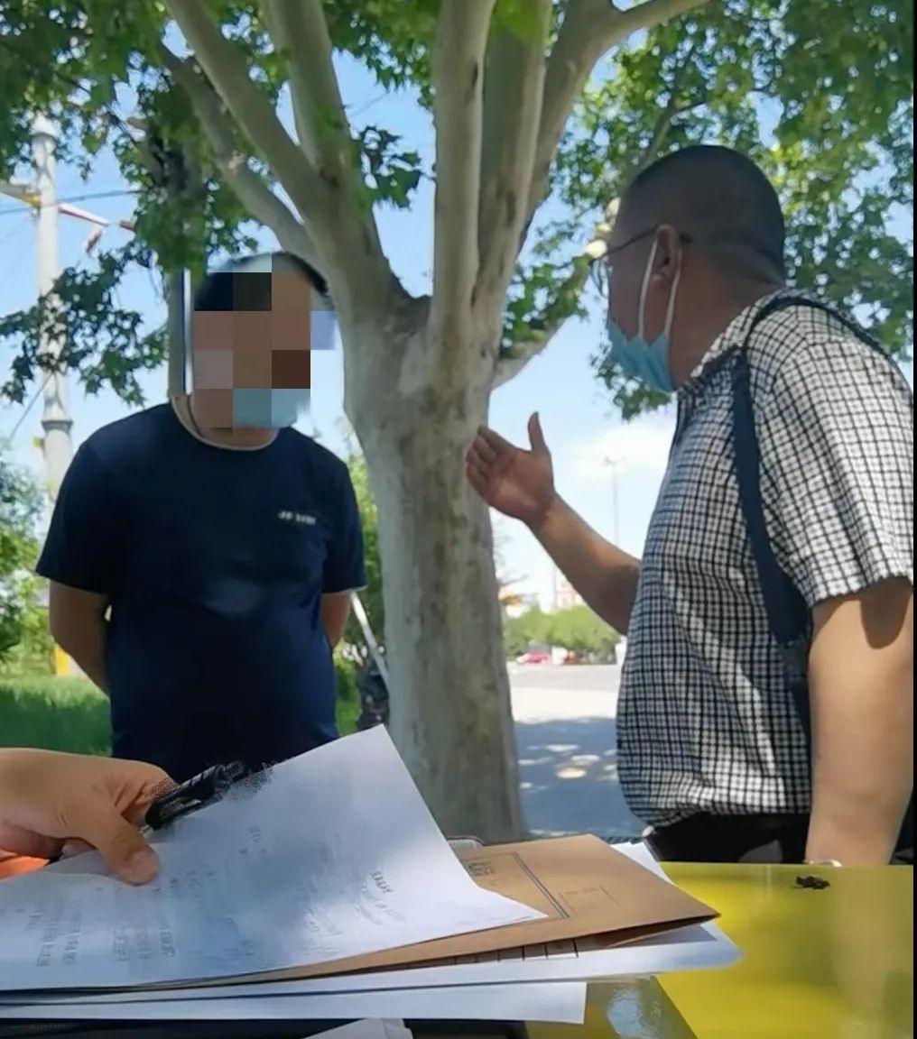 被告故意躲避拒签传票 法官另觅线索送达成功