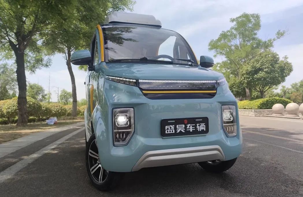 盛昊k8采用舒适透气的汽车座椅和电动升降玻璃,让细节彰显盛昊品质