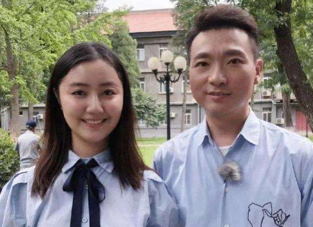 点读机女孩成冬残奥会引导员，一席白衣仙气十足，谁的青春回来了