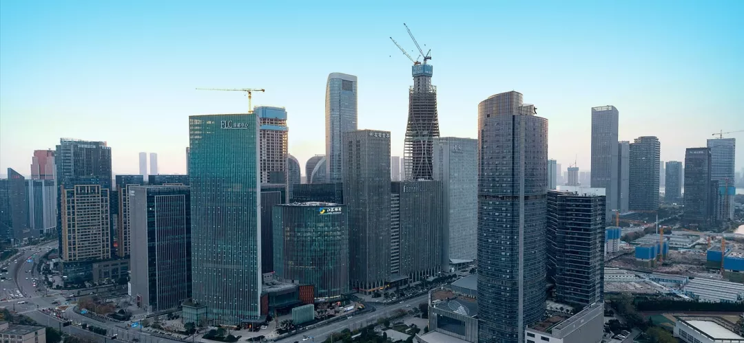 杭州望朝中心核心筒封顶,建筑犹如“火焰与水纹波”
