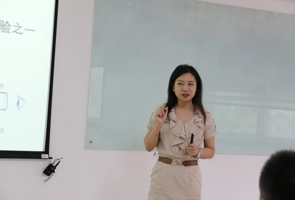 难怪教师备受青睐！985高校副教授晒出年薪，引发网友热议