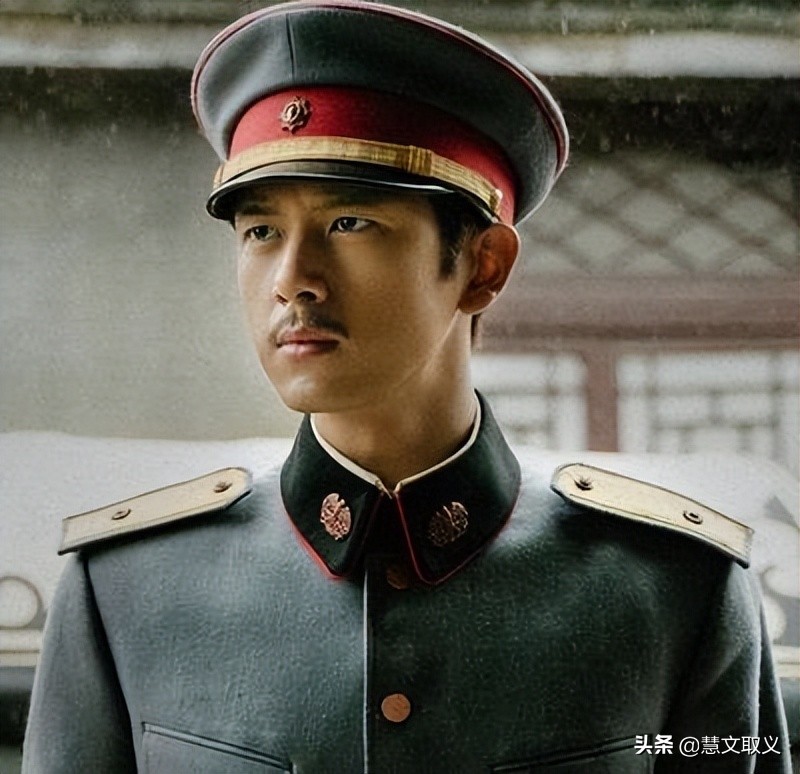 李现军装造型曝光，其新剧《人生若如初见》即将开播