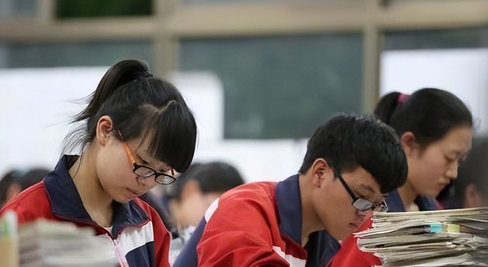 资深班主任表示，高考成绩也有“定型期”，考生要重点关注