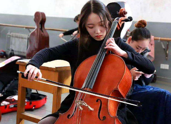 如果家里没人脉、没背景，尽量不要选这3个专业，实现就业很难