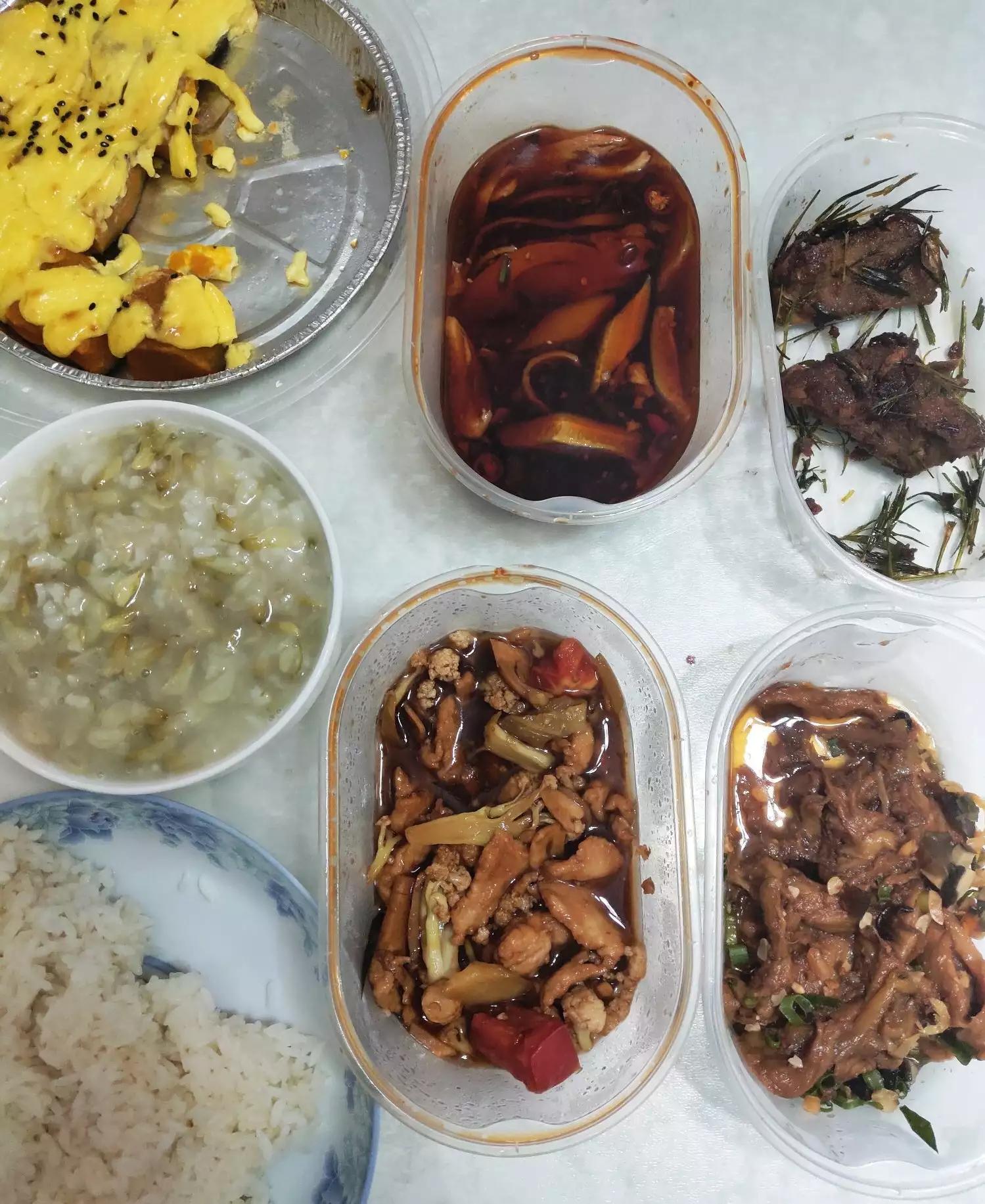 高三学生今天为何吃剩菜呢？想喝槐花版的瘦肉粥了！又喝美了吗？