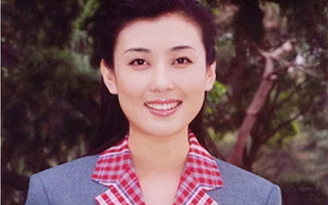 她不是播音科班出身，却在主持界站稳脚跟，李红把握每一次的机会