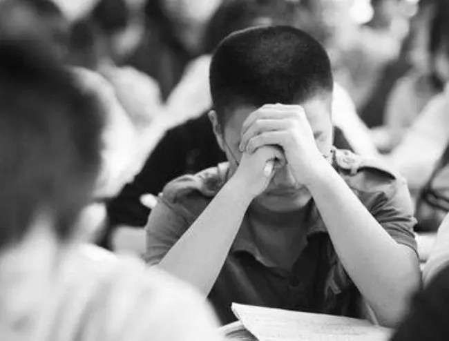 19年前高考试卷被盗，启用难度极大的备用卷，无数考生命运被改写