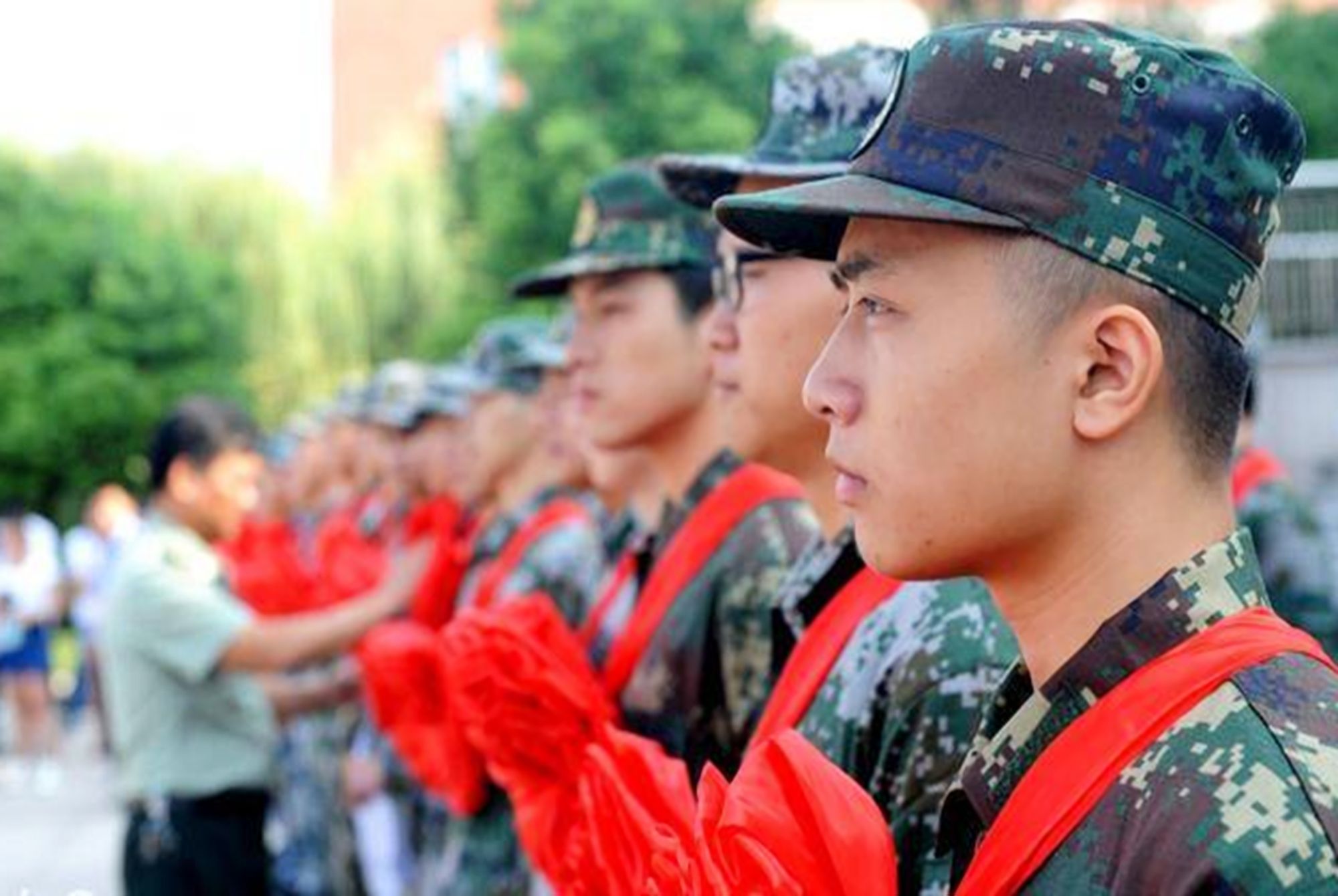 毕业了，当兵去！大学毕业生参军入伍优待政策知多少