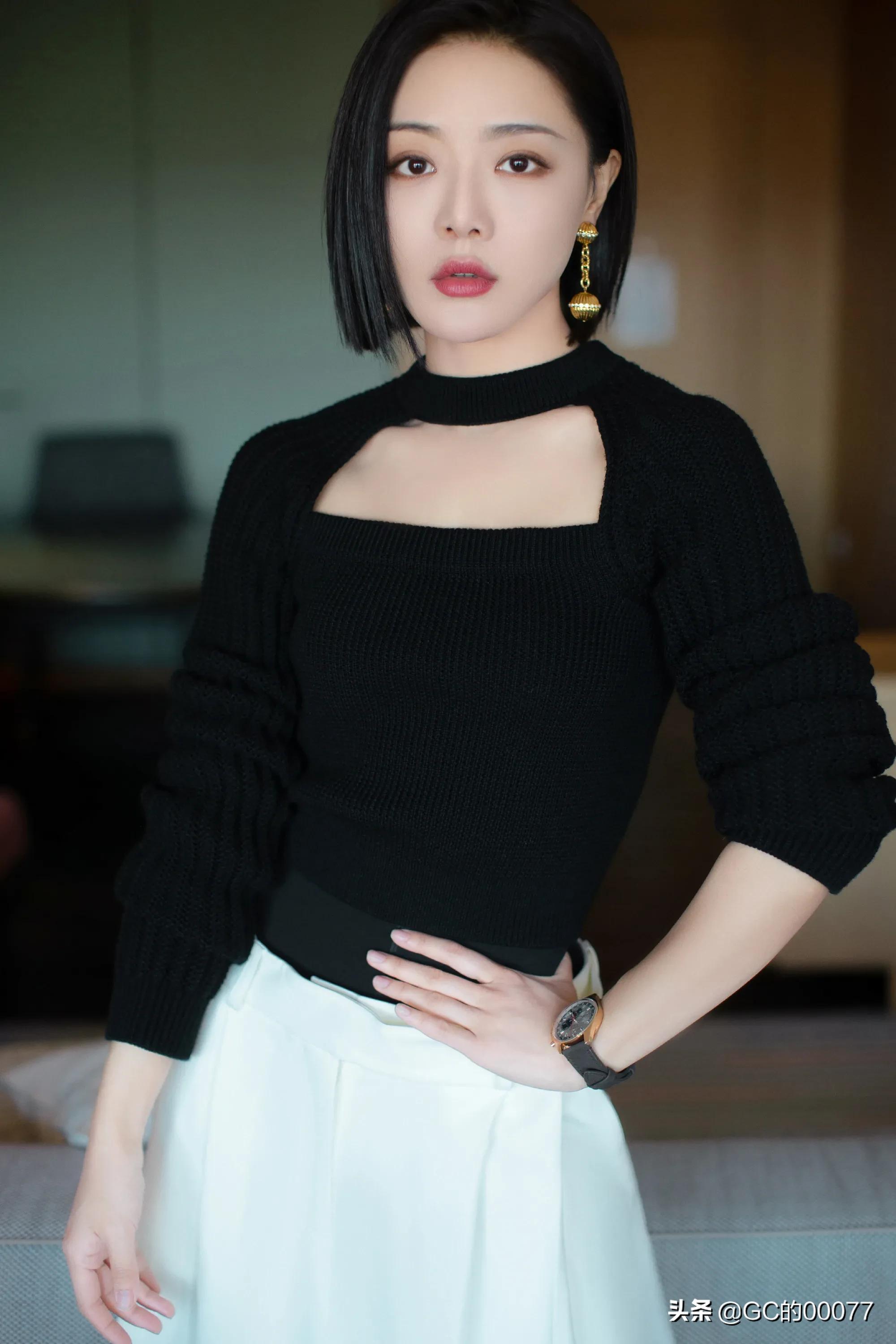 明星图片小姨妈邓家佳