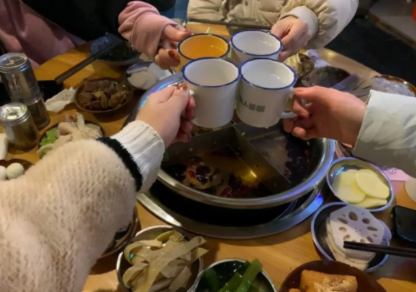 大学生每月生活费等级表，贫富差距不是一般大，一级就像荒野求生