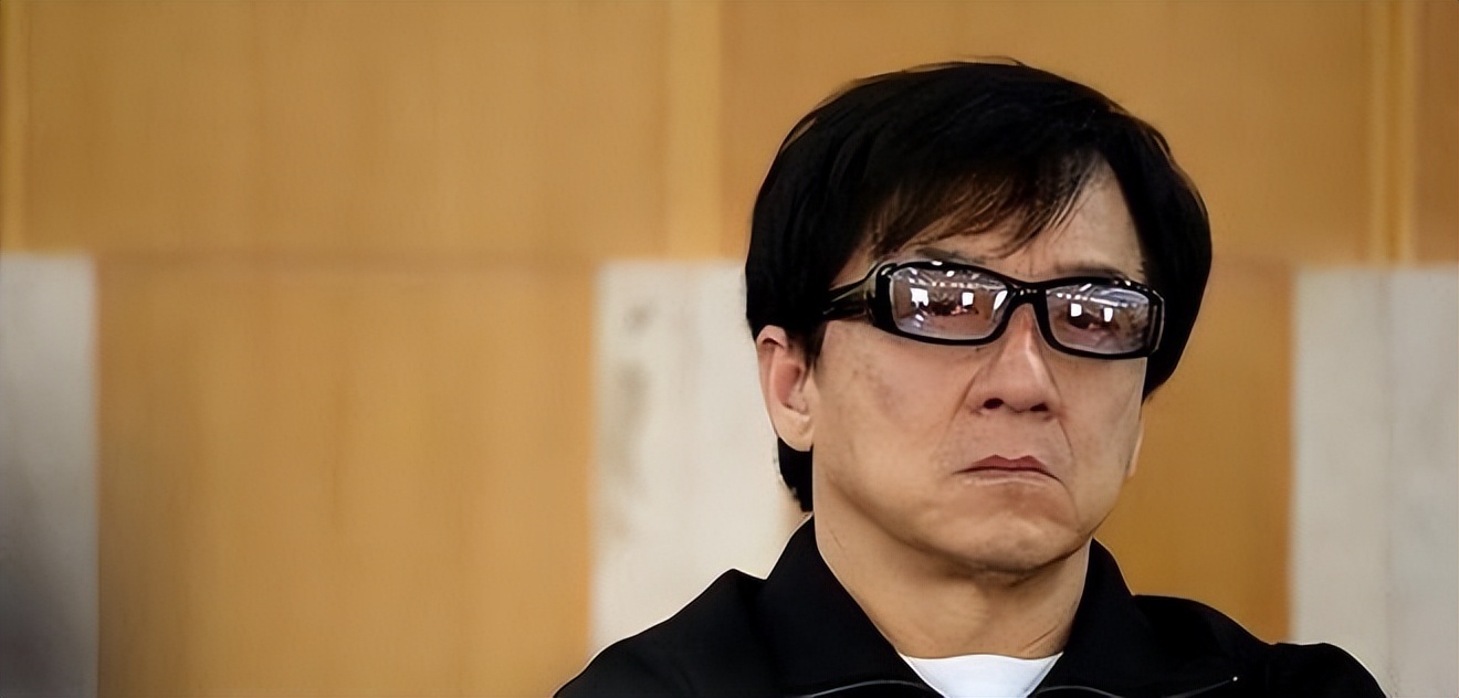 2007年成龙和亲哥安徽相认，对方一贫如洗，他有没有帮帮哥哥们